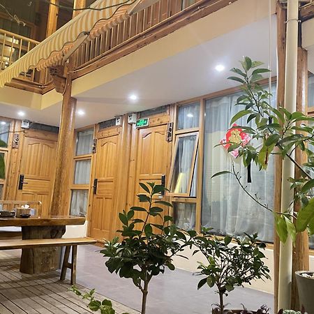 Big Tree Guesthouse - Naxi Old Style Lijiang  Exterior foto