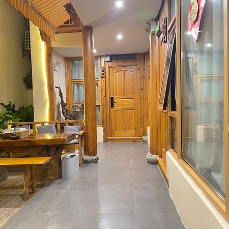 Big Tree Guesthouse - Naxi Old Style Lijiang  Exterior foto