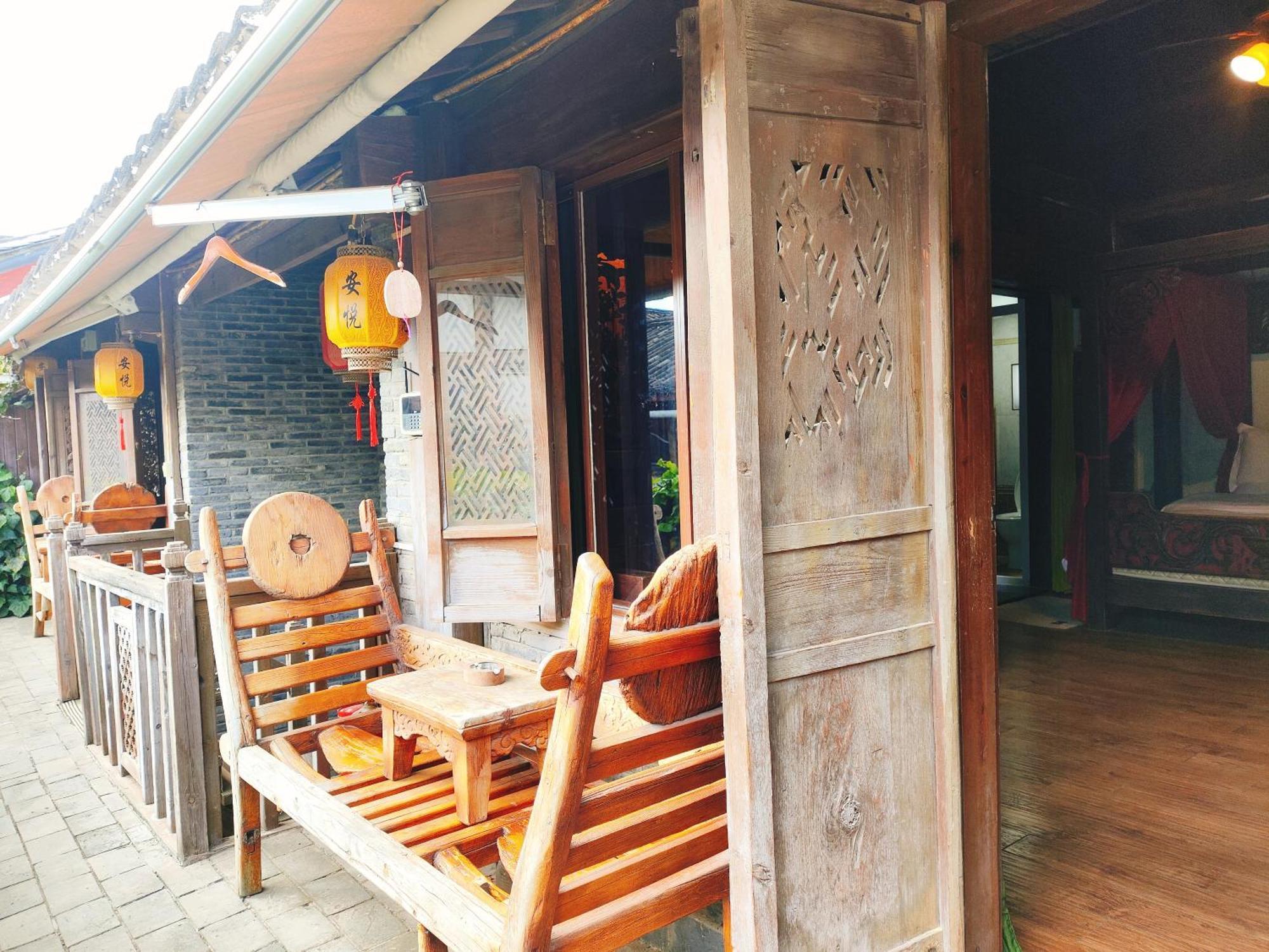 Big Tree Guesthouse - Naxi Old Style Lijiang  Exterior foto