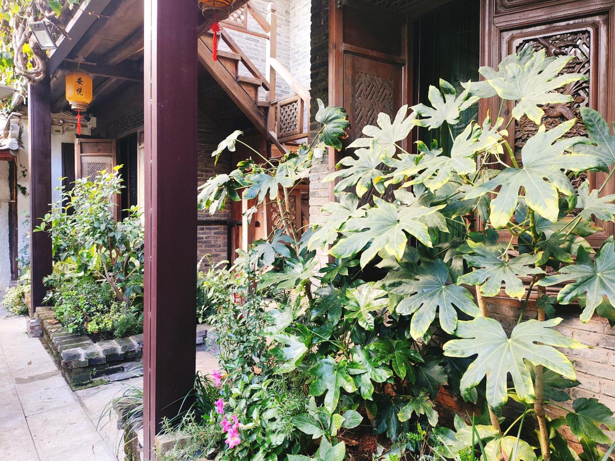 Big Tree Guesthouse - Naxi Old Style Lijiang  Exterior foto