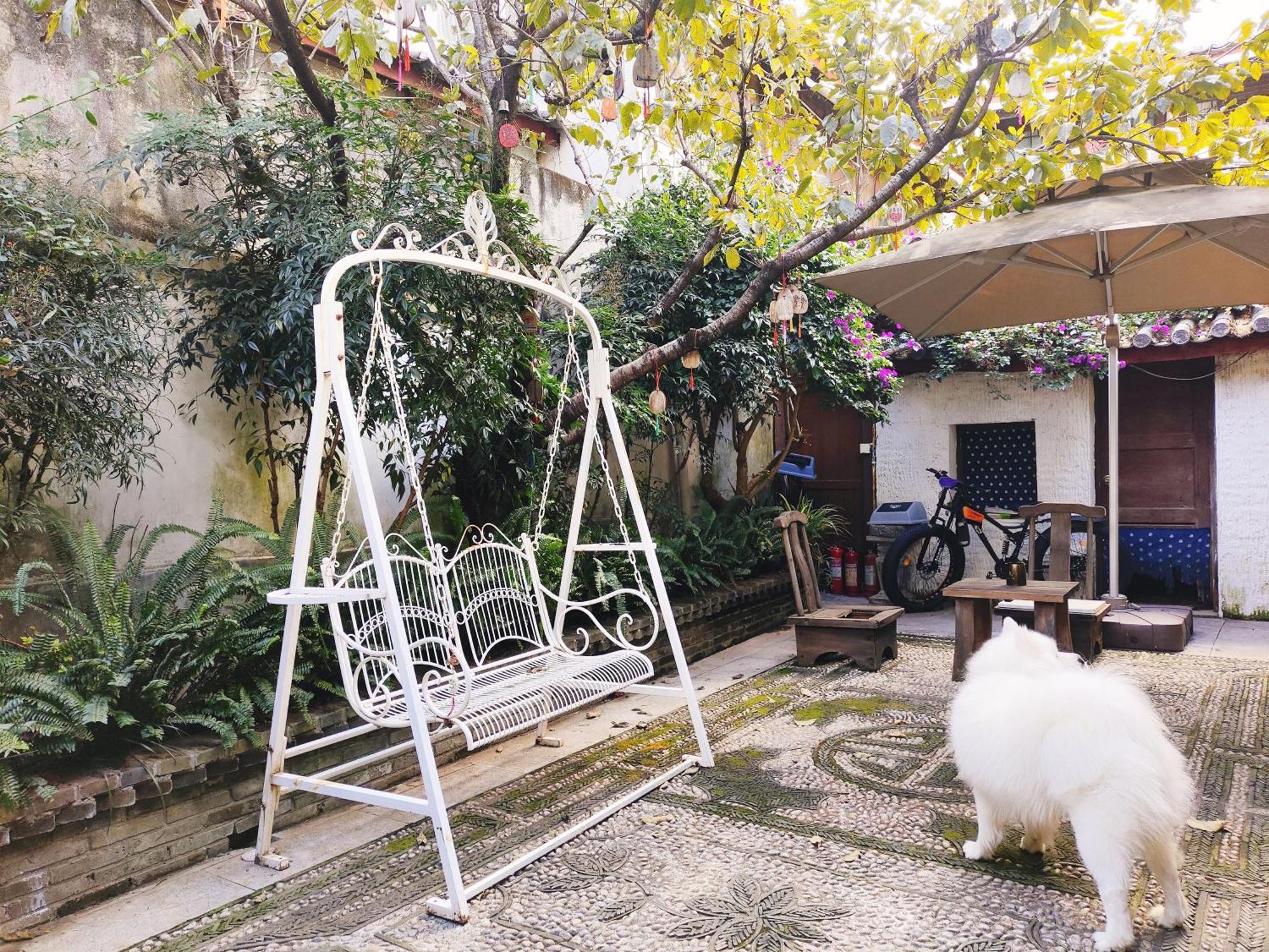 Big Tree Guesthouse - Naxi Old Style Lijiang  Exterior foto