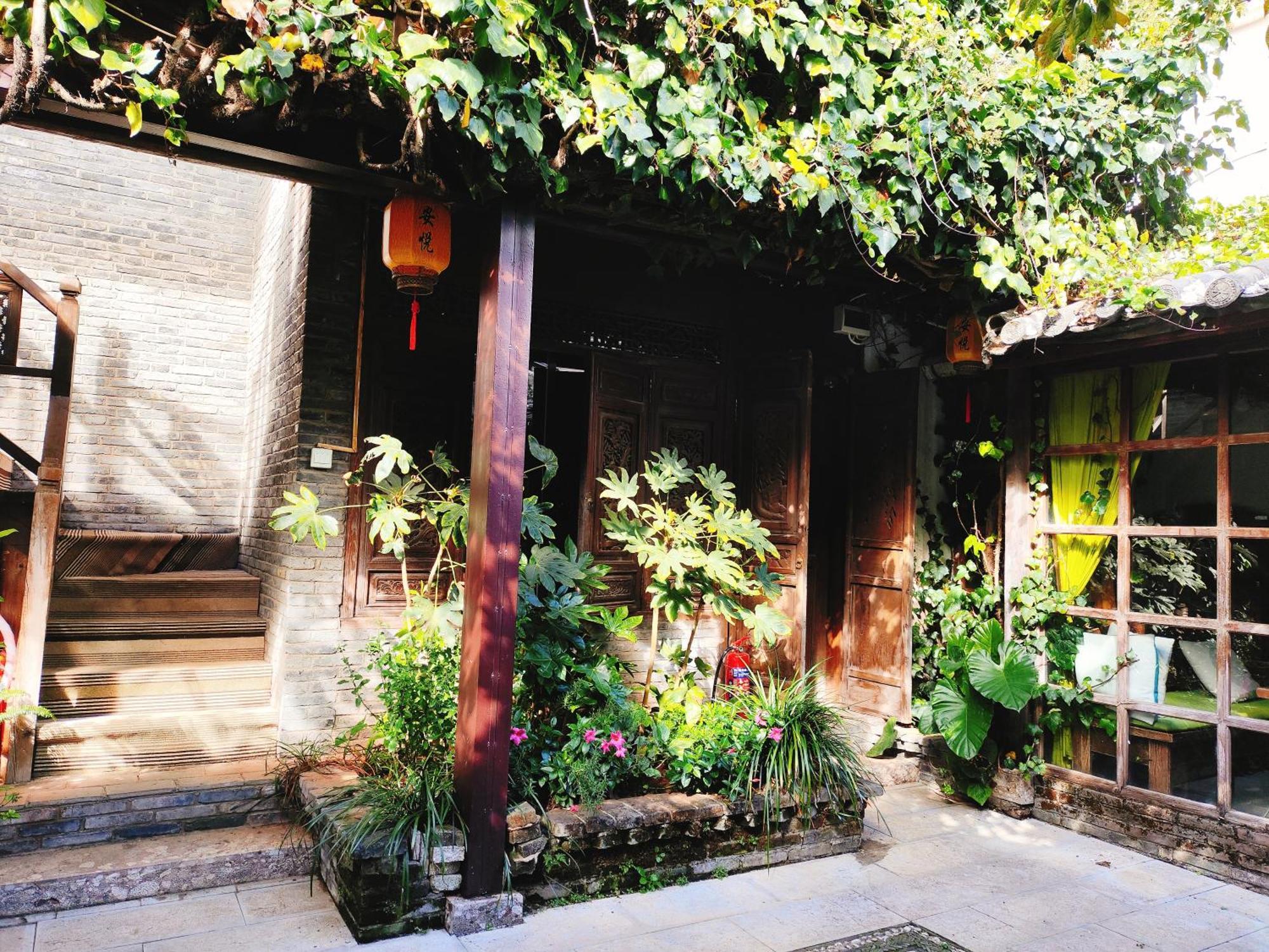 Big Tree Guesthouse - Naxi Old Style Lijiang  Exterior foto
