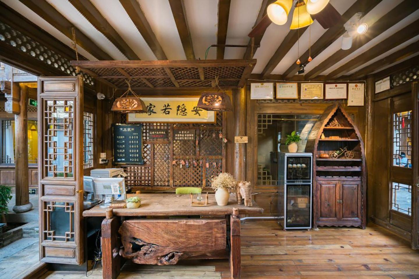 Big Tree Guesthouse - Naxi Old Style Lijiang  Exterior foto